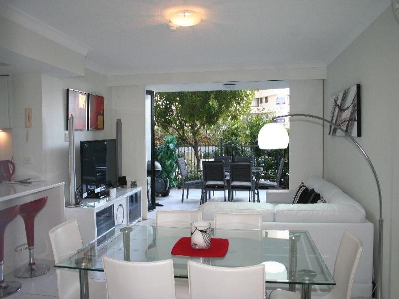 101/8 Albert Ave, Broadbeach QLD 4218