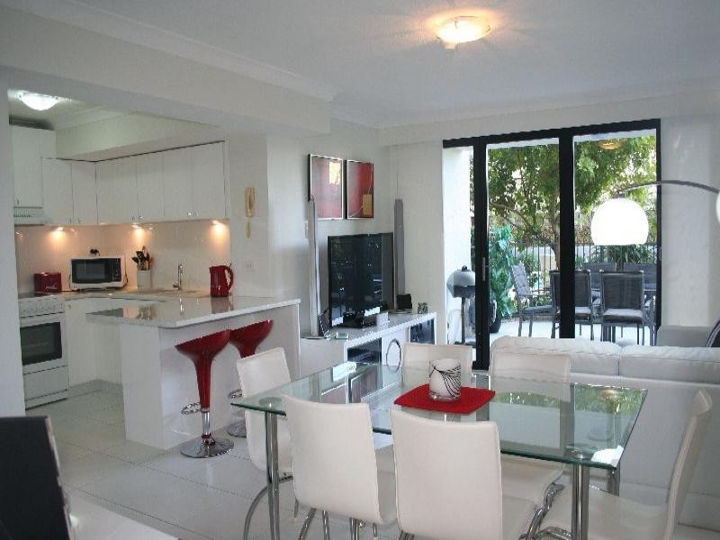101/8 Albert Ave, Broadbeach QLD 4218