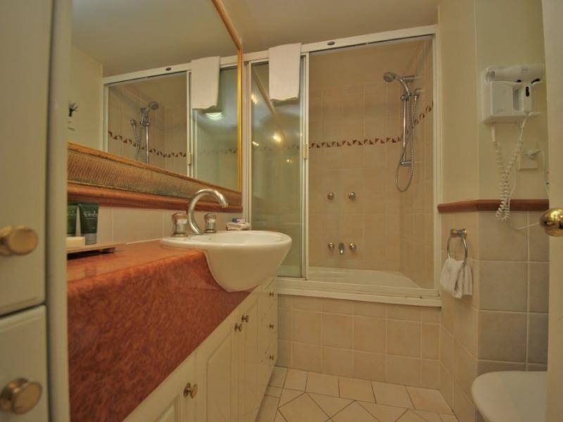 2201/24 Queensland Ave, Broadbeach QLD 4218