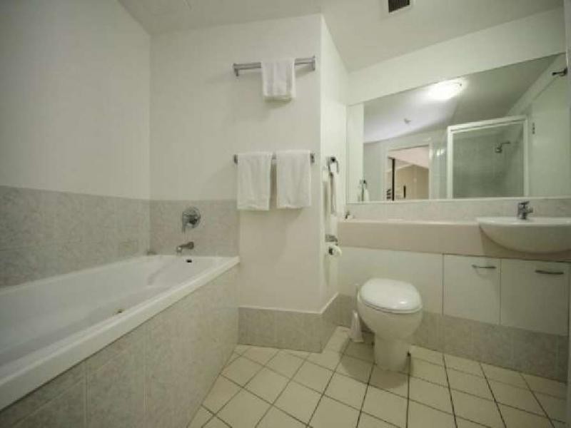 111/30 Surf Parade, Broadbeach QLD 4218