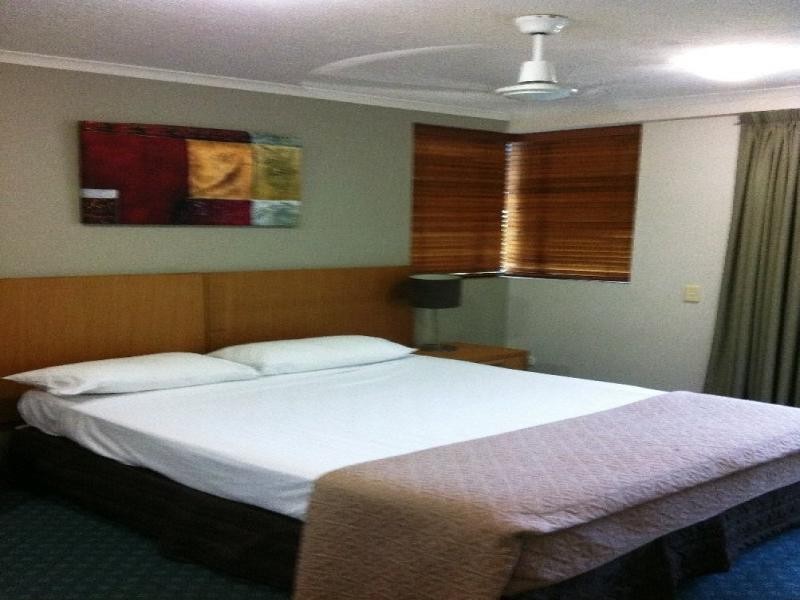 18/10-16 Alexandra Ave, Broadbeach QLD 4218
