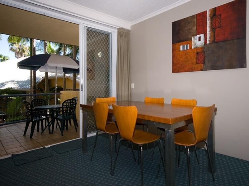 18/10-16 Alexandra Ave, Broadbeach QLD 4218