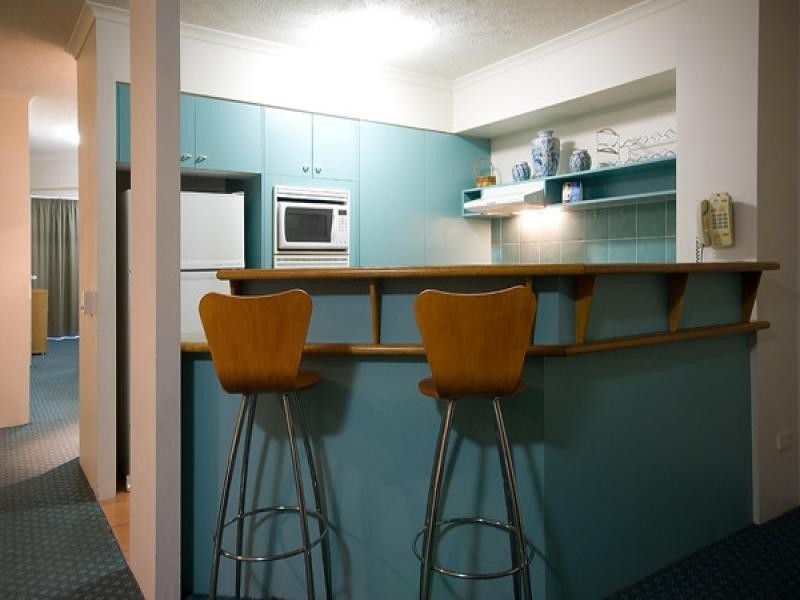 18/10-16 Alexandra Ave, Broadbeach QLD 4218