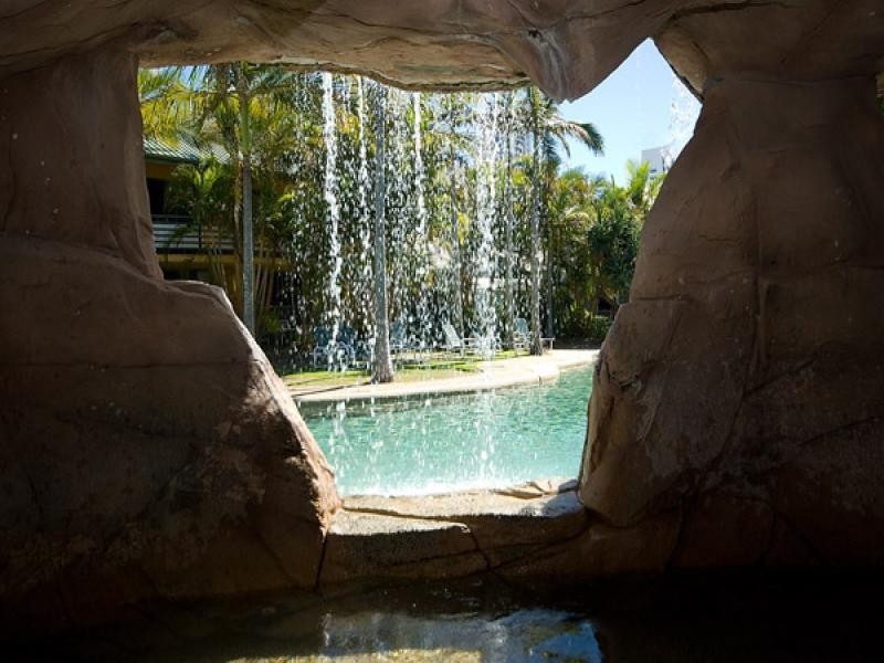 18/10-16 Alexandra Ave, Broadbeach QLD 4218