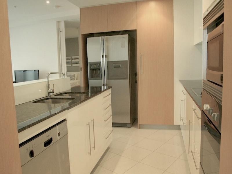 11/11 Albert Ave, Broadbeach QLD 4218