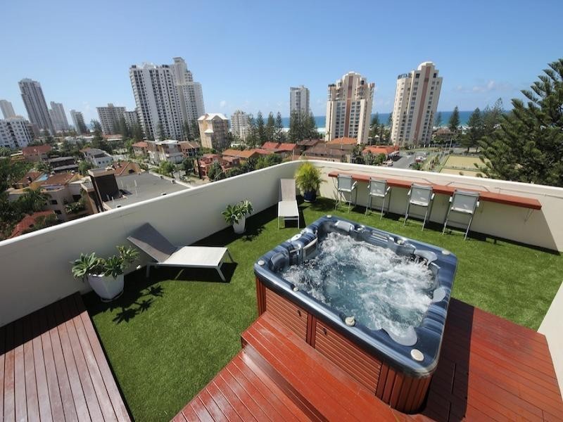 23/22 Armrick Ave, Broadbeach QLD 4218