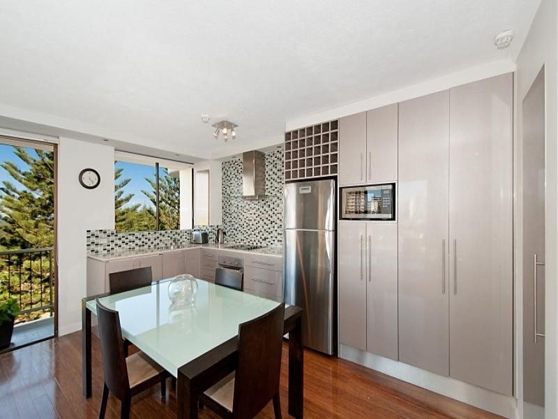 23/22 Armrick Ave, Broadbeach QLD 4218