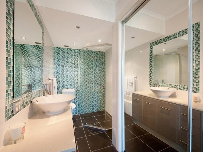 23/22 Armrick Ave, Broadbeach QLD 4218