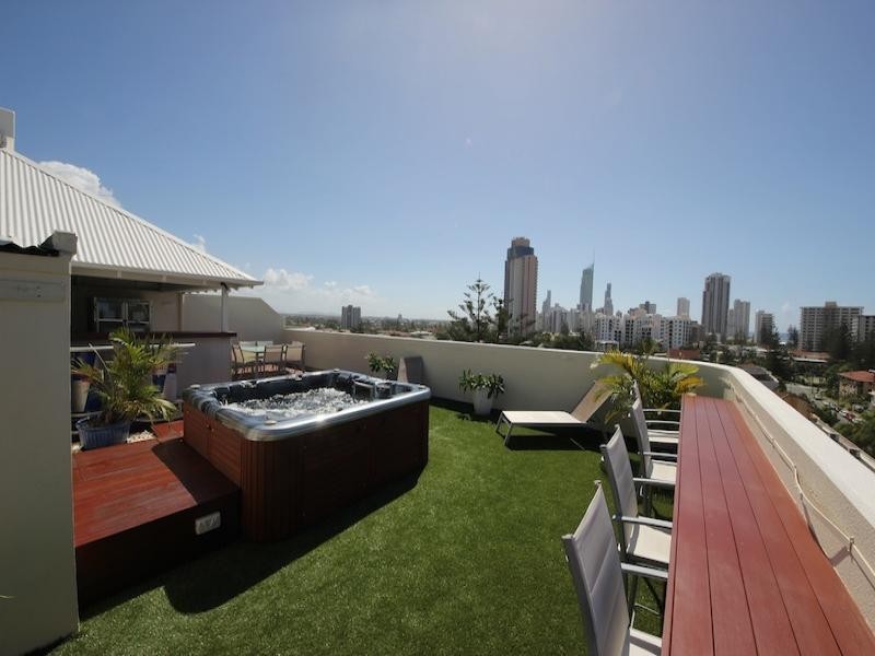 23/22 Armrick Ave, Broadbeach QLD 4218