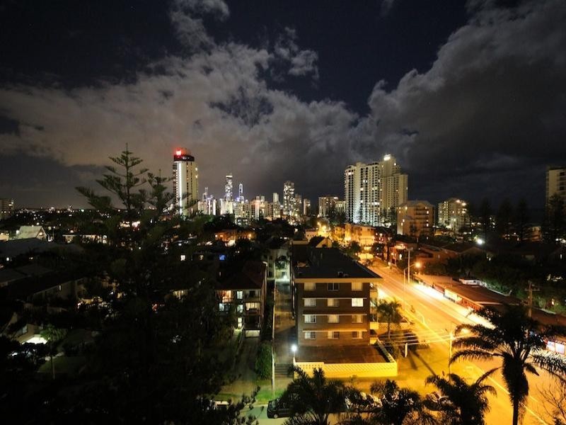23/22 Armrick Ave, Broadbeach QLD 4218