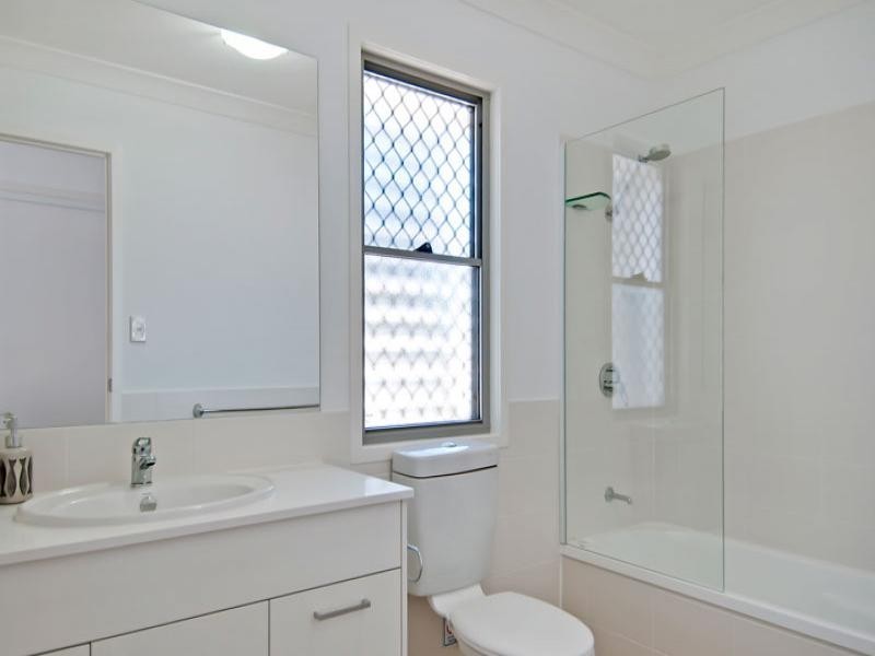 1 McAuley Parade, Pacific Pines QLD 4211