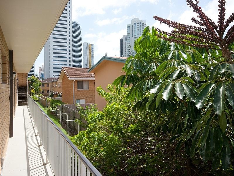 4/13 Surf Parade, Broadbeach QLD 4218