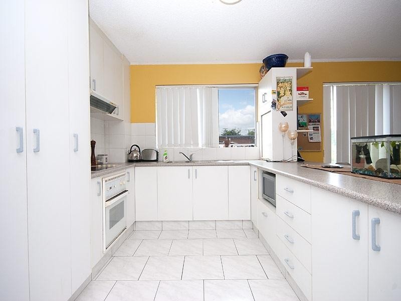 4/13 Surf Parade, Broadbeach QLD 4218