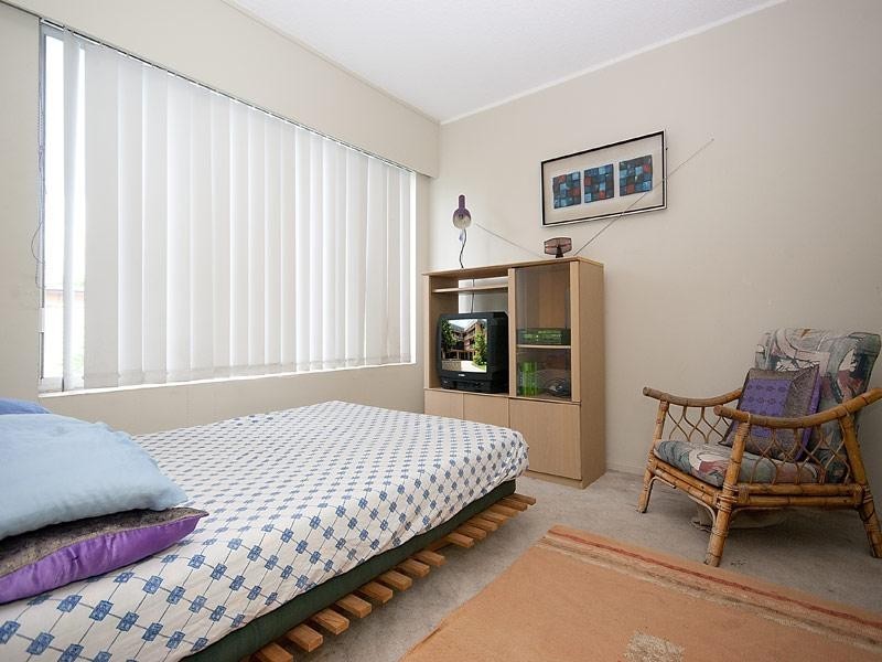 4/13 Surf Parade, Broadbeach QLD 4218