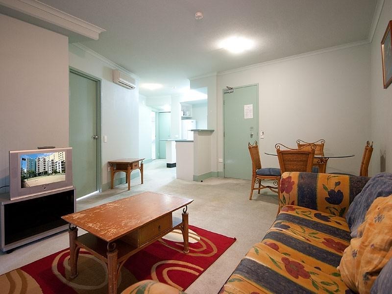 805-2/30 surf parade, Broadbeach QLD 4218