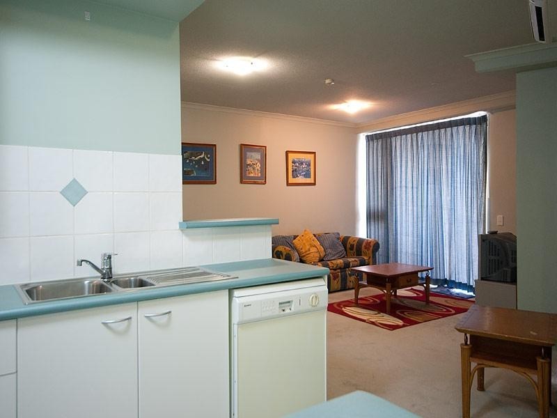 805-2/30 surf parade, Broadbeach QLD 4218