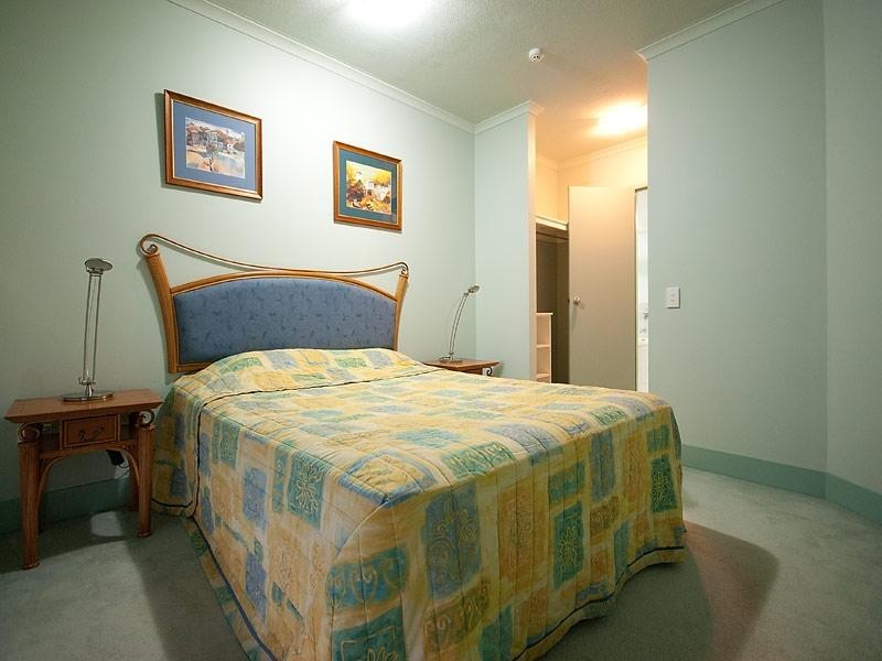 805-2/30 surf parade, Broadbeach QLD 4218