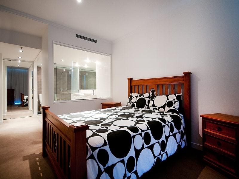 17/33 T.E.Peters Drive, Broadbeach Waters QLD 4218