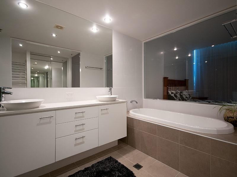 17/33 T.E.Peters Drive, Broadbeach Waters QLD 4218