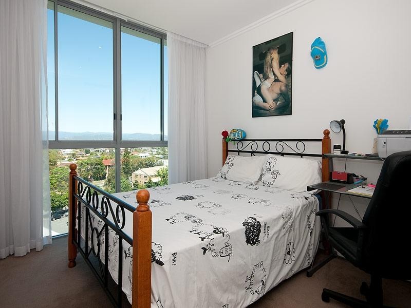 17/33 T.E.Peters Drive, Broadbeach Waters QLD 4218