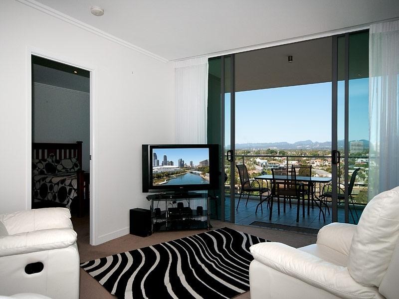 17/33 T.E.Peters Drive, Broadbeach Waters QLD 4218