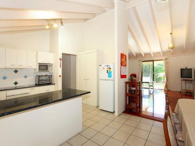 14 Fairway Drive, Clear Island Waters QLD 4226