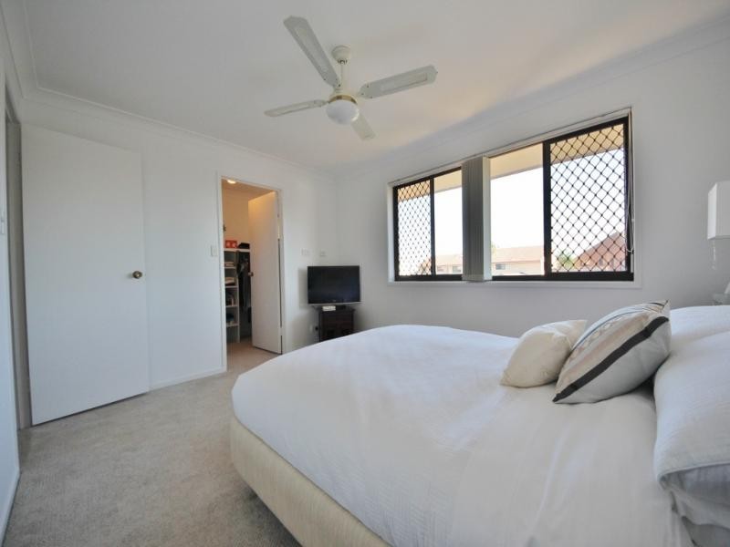 4/7 Aquila Court, Mermaid Waters QLD 4218