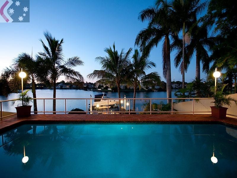 10 San Simeon Drive, Clear Island Waters QLD 4226