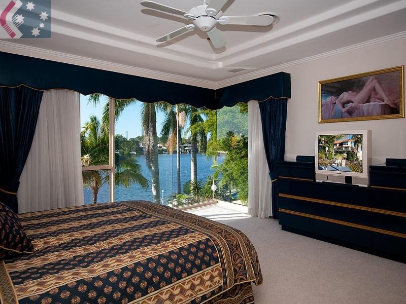 10 San Simeon Drive, Clear Island Waters QLD 4226