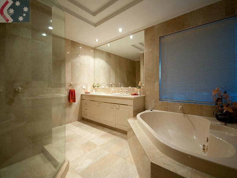 10 San Simeon Drive, Clear Island Waters QLD 4226