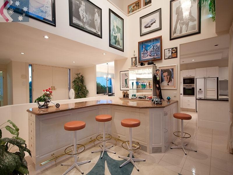 10 San Simeon Drive, Clear Island Waters QLD 4226