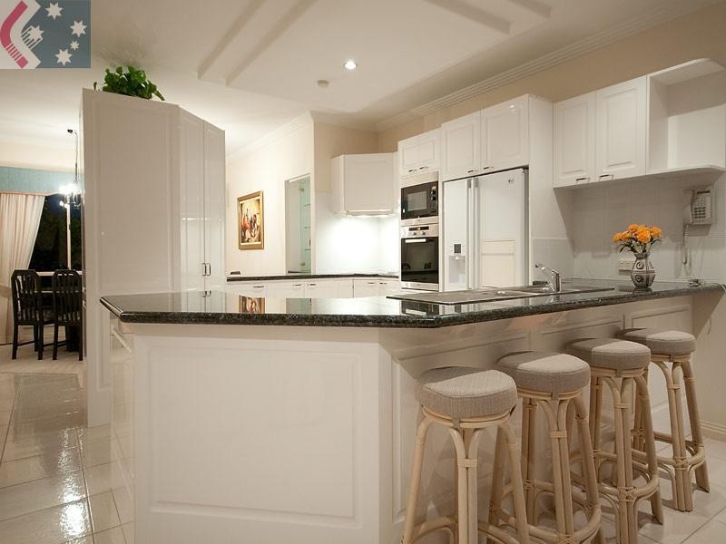 10 San Simeon Drive, Clear Island Waters QLD 4226