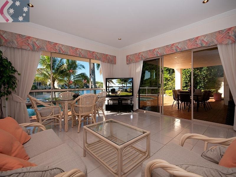 10 San Simeon Drive, Clear Island Waters QLD 4226