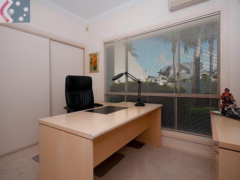 10 San Simeon Drive, Clear Island Waters QLD 4226