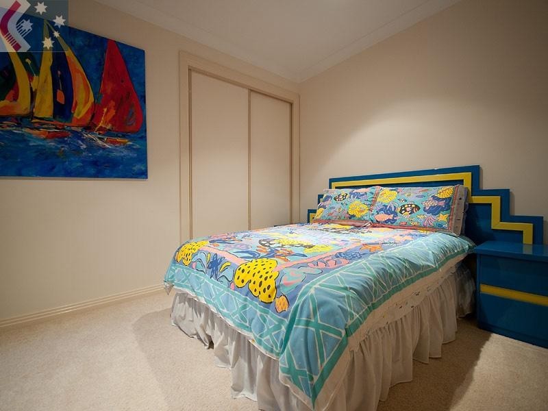 10 San Simeon Drive, Clear Island Waters QLD 4226