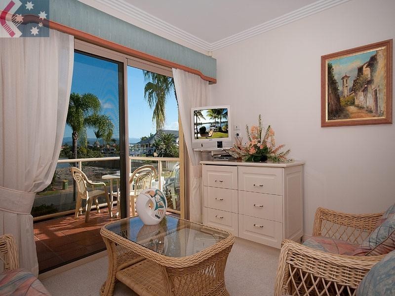 10 San Simeon Drive, Clear Island Waters QLD 4226