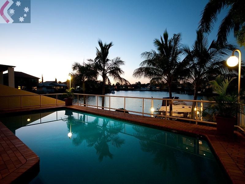 10 San Simeon Drive, Clear Island Waters QLD 4226