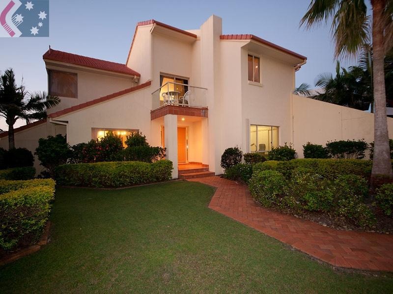 10 San Simeon Drive, Clear Island Waters QLD 4226