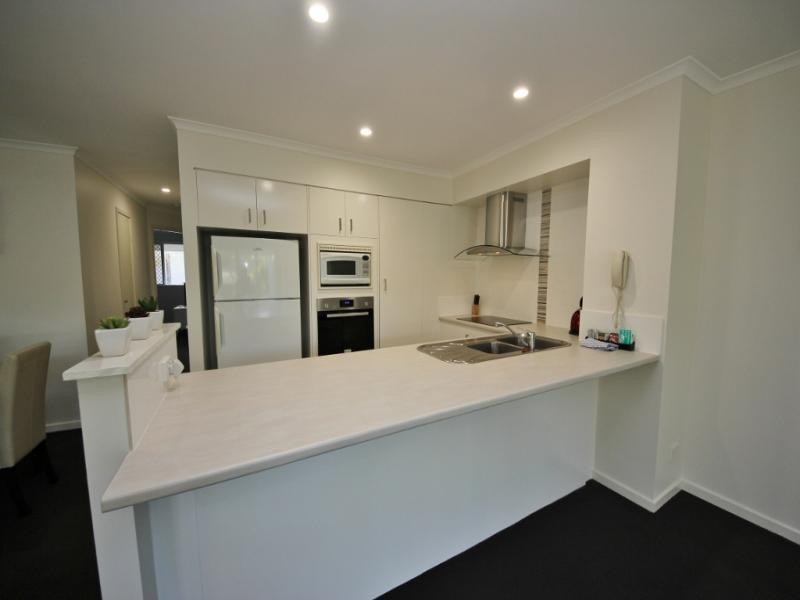 126/10 Alexandra Avenue, Broadbeach QLD 4218