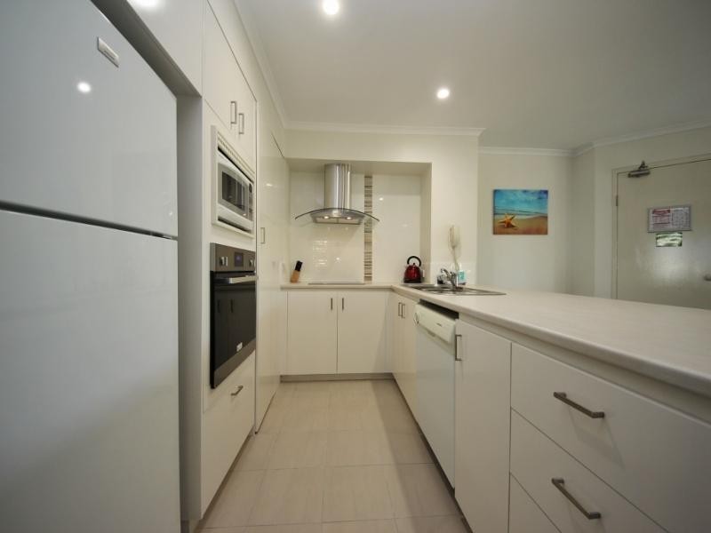 126/10 Alexandra Avenue, Broadbeach QLD 4218