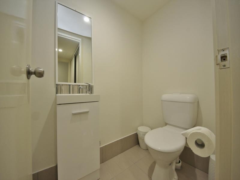 126/10 Alexandra Avenue, Broadbeach QLD 4218