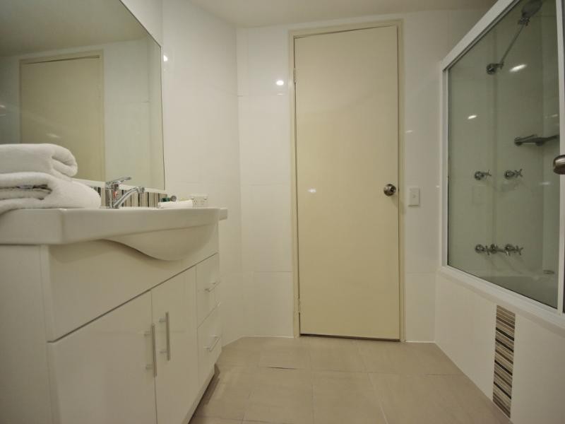 126/10 Alexandra Avenue, Broadbeach QLD 4218