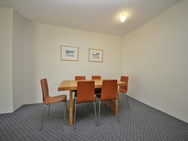 140/10 Alexandra Avenue, Broadbeach QLD 4218