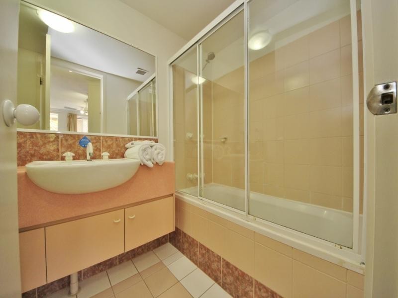 140/10 Alexandra Avenue, Broadbeach QLD 4218