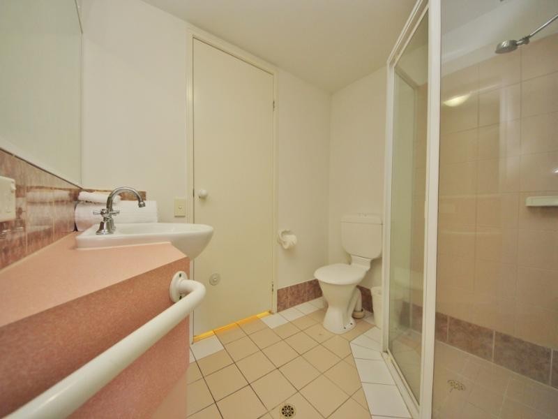 140/10 Alexandra Avenue, Broadbeach QLD 4218