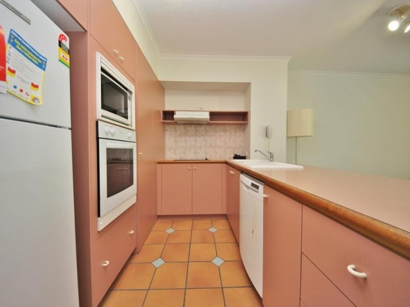 140/10 Alexandra Avenue, Broadbeach QLD 4218