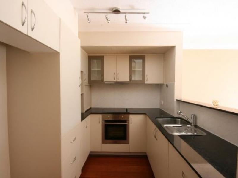 2/5 Aquila, Mermaid Waters QLD 4218