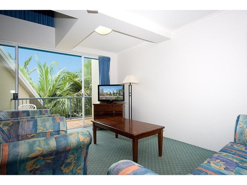 67/10 Alexandra Avenue, Broadbeach QLD 4218