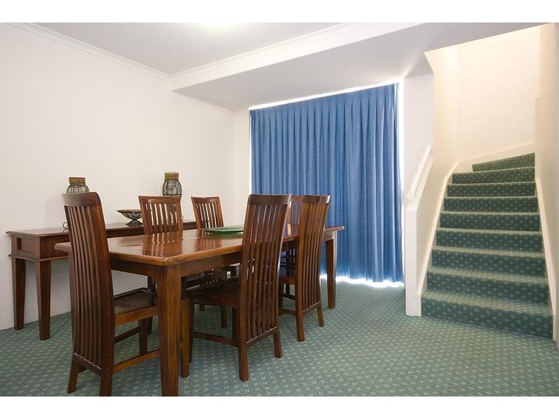 67/10 Alexandra Avenue, Broadbeach QLD 4218