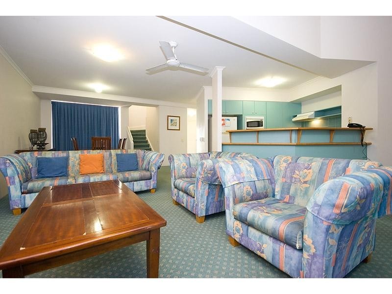 67/10 Alexandra Avenue, Broadbeach QLD 4218